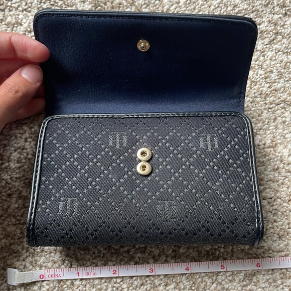 Tommy Hilfiger Mid Size Wallet - Picture 12 of 14